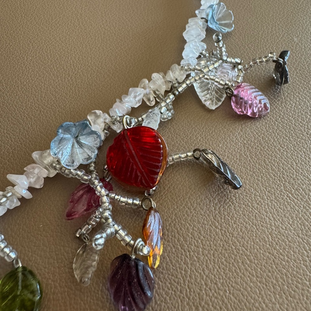 Elegant Multicolor Leaf Necklace - Picture 3 of 6